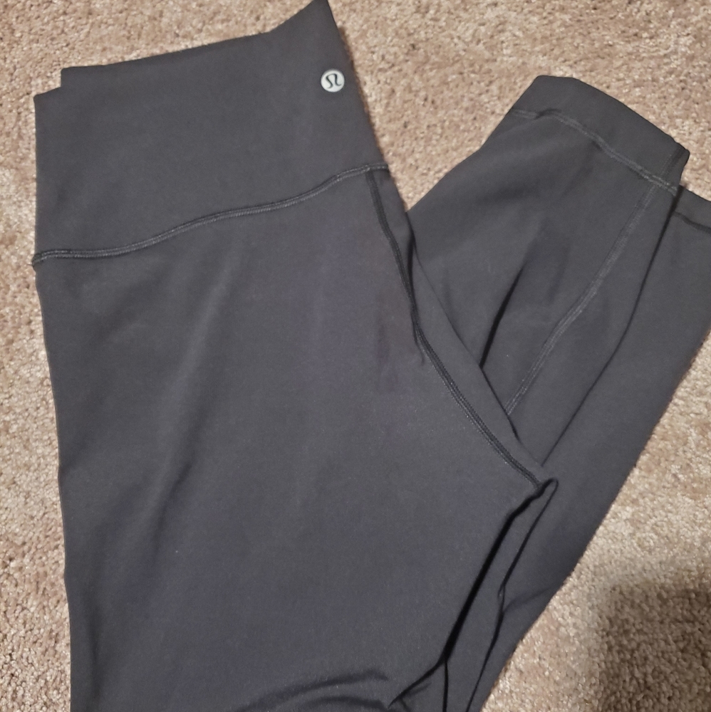 Lululemon black Wunder Under leggings